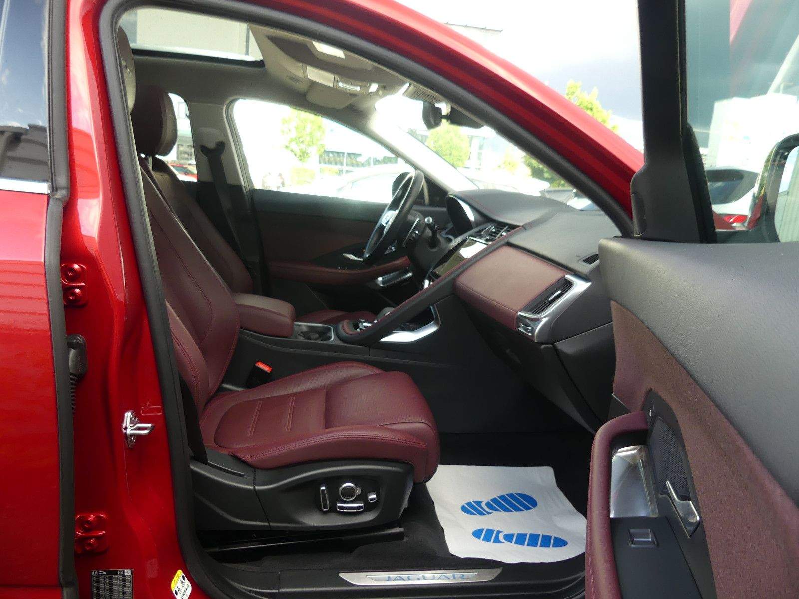 JAGUAR E-Pace R-Dynamic HSE. AWD. SHZ. 360CAM. ACC. LED