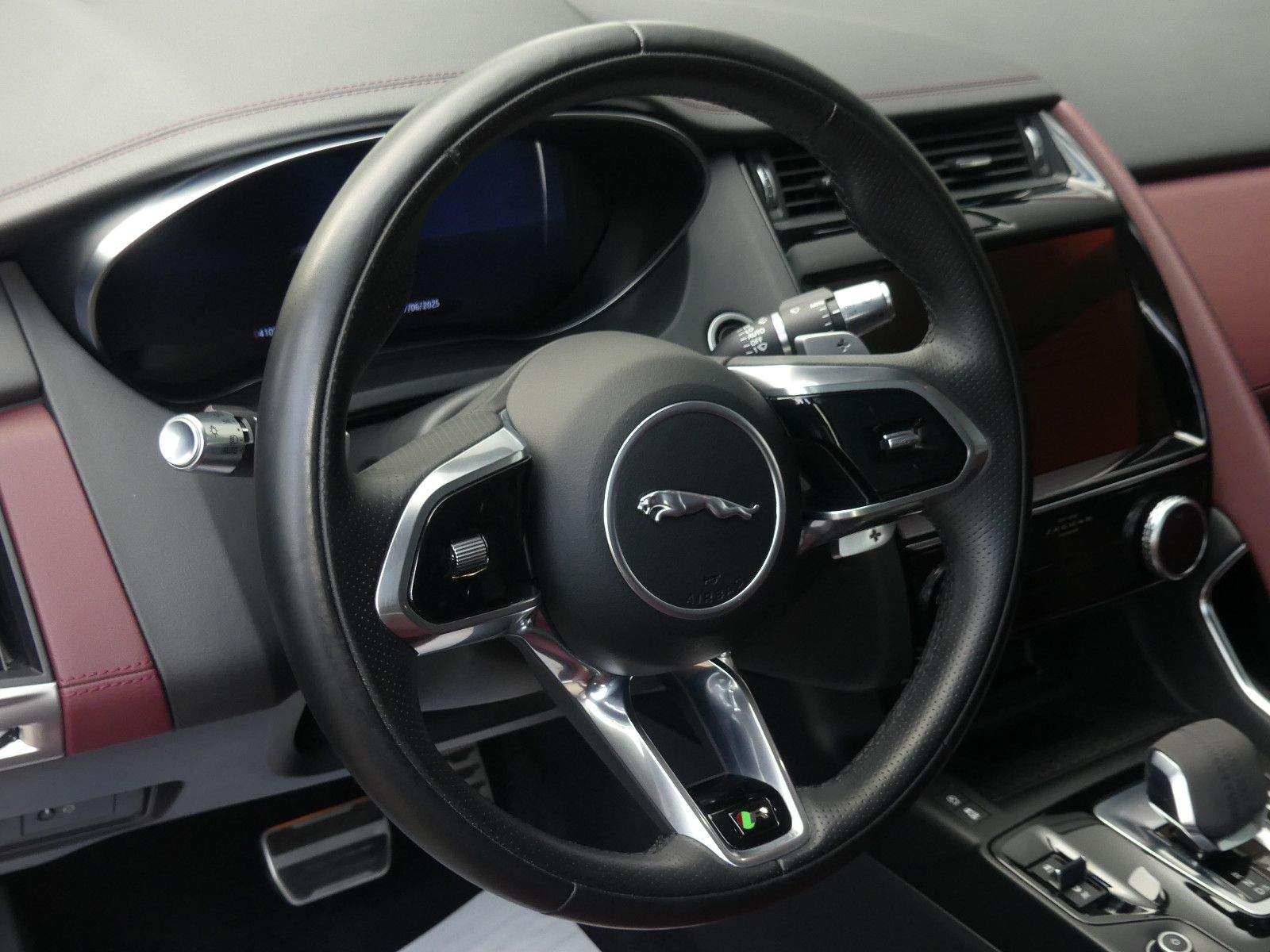 JAGUAR E-Pace R-Dynamic HSE. AWD. SHZ. 360CAM. ACC. LED