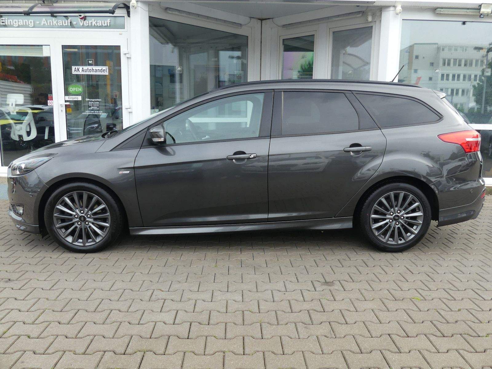 FORD Focus ST-Line Apple Carplay Bi-Xenon PDC Sitzhei