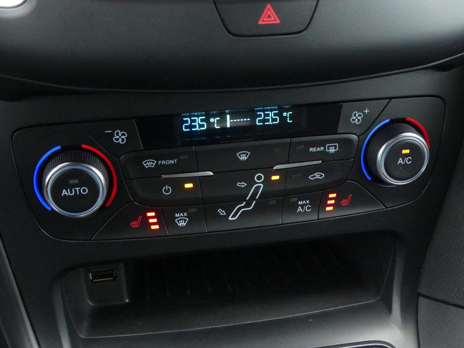 FORD Focus ST-Line Apple Carplay Bi-Xenon PDC Sitzhei