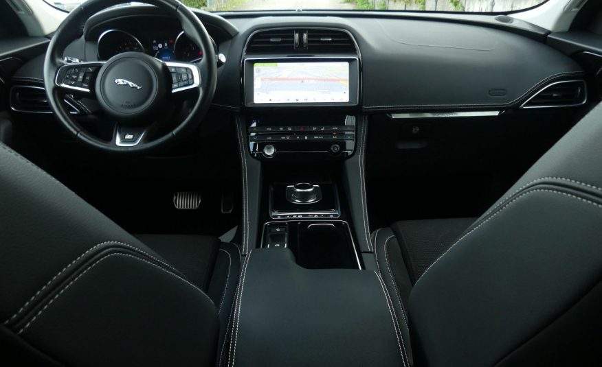 JAGUAR F-Pace R-Sport AWD Apple Carplay Kamera Sitzheiz