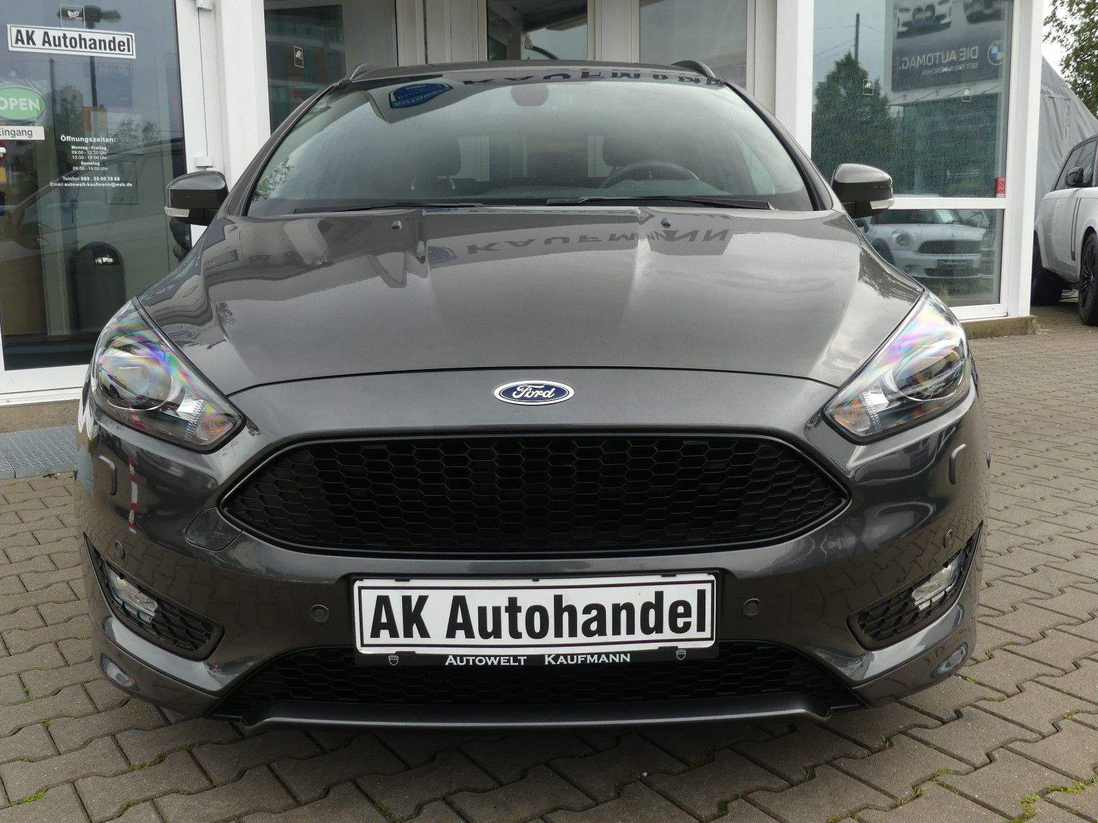 FORD Focus ST-Line Apple Carplay Bi-Xenon PDC Sitzhei