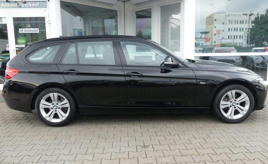 BMW 318i Touring Sport Line Panorama Nav Hud CarPlay