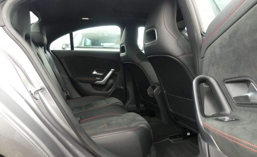 MERCEDES-BENZ CLA 180 AMG-Line LED Leder Kamera Navi