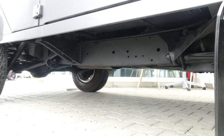 LAND ROVER Defender 110 SE Station Wagon TD5