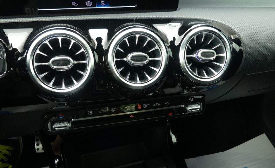 MERCEDES-BENZ CLA 180 AMG-Line LED Leder Kamera Navi