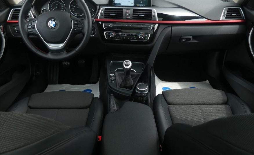 BMW 318i Touring Sport Line Panorama Nav Hud CarPlay