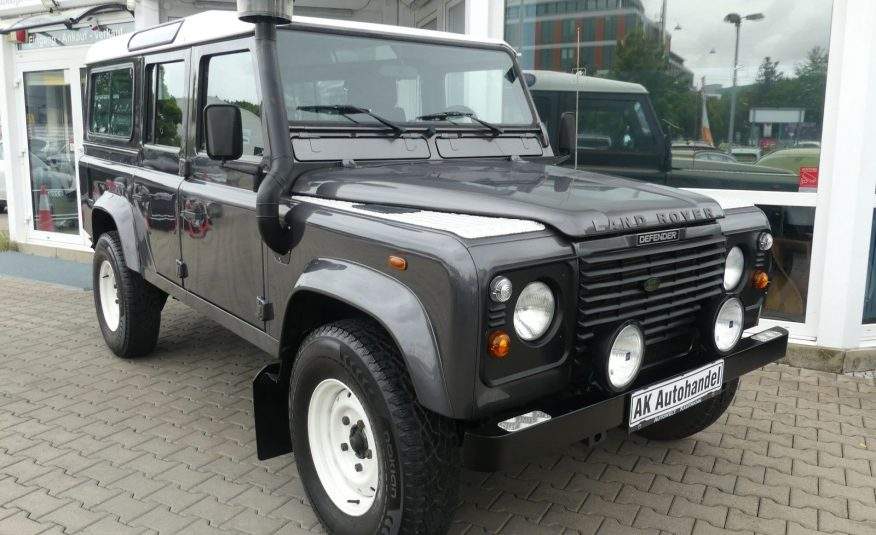 LAND ROVER Defender 110 SE Station Wagon TD5