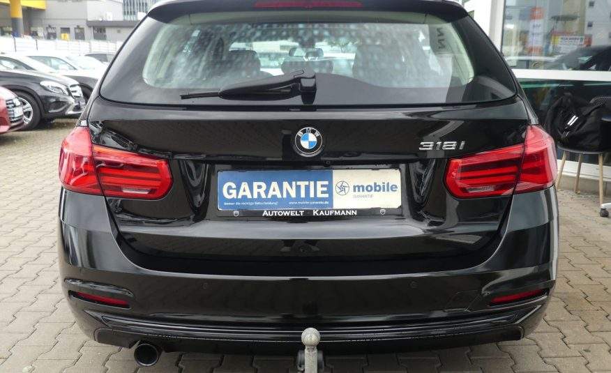 BMW 318i Touring Sport Line Panorama Nav Hud CarPlay