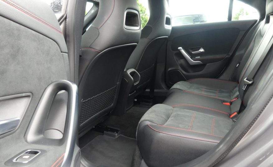 MERCEDES-BENZ CLA 180 AMG-Line LED Leder Kamera Navi