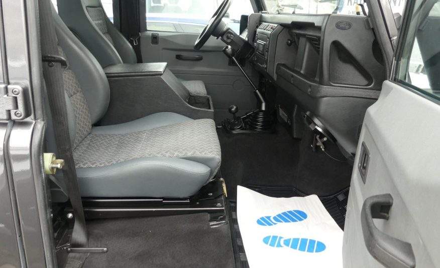 LAND ROVER Defender 110 SE Station Wagon TD5