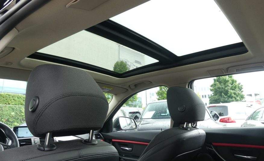 BMW 318i Touring Sport Line Panorama Nav Hud CarPlay
