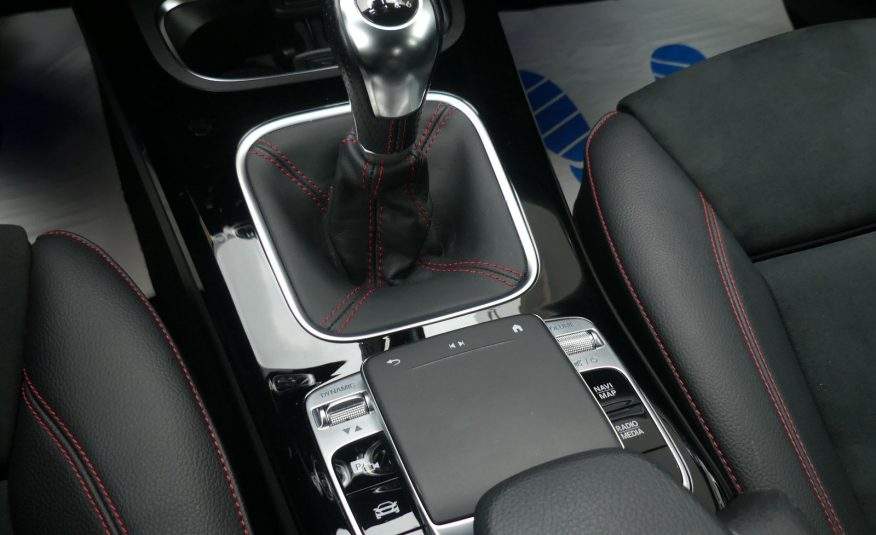 MERCEDES-BENZ CLA 180 AMG-Line LED Leder Kamera Navi