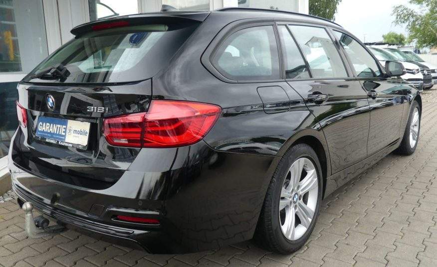 BMW 318i Touring Sport Line Panorama Nav Hud CarPlay