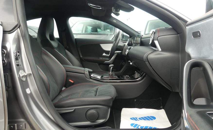 MERCEDES-BENZ CLA 180 AMG-Line LED Leder Kamera Navi