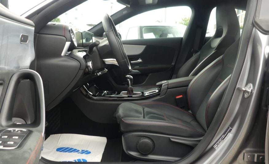 MERCEDES-BENZ CLA 180 AMG-Line LED Leder Kamera Navi