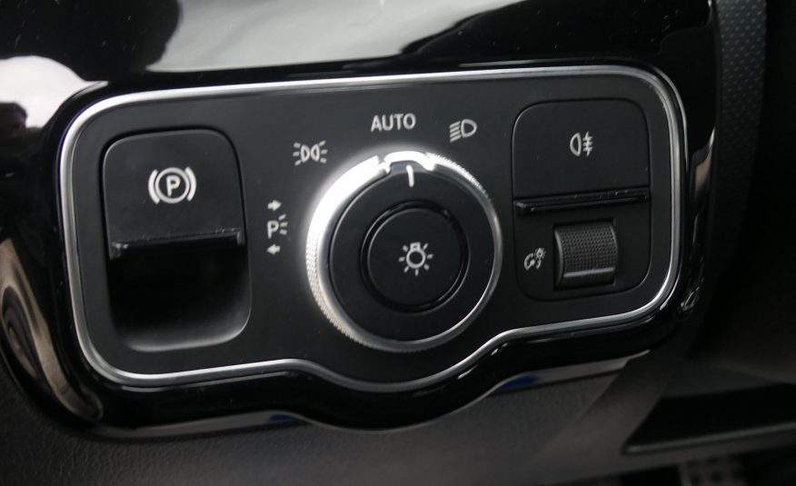 MERCEDES-BENZ CLA 180 AMG-Line LED Leder Kamera Navi