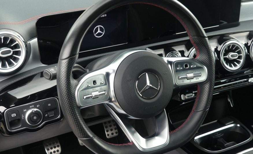 MERCEDES-BENZ CLA 180 AMG-Line LED Leder Kamera Navi
