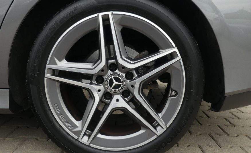 MERCEDES-BENZ CLA 180 AMG-Line LED Leder Kamera Navi