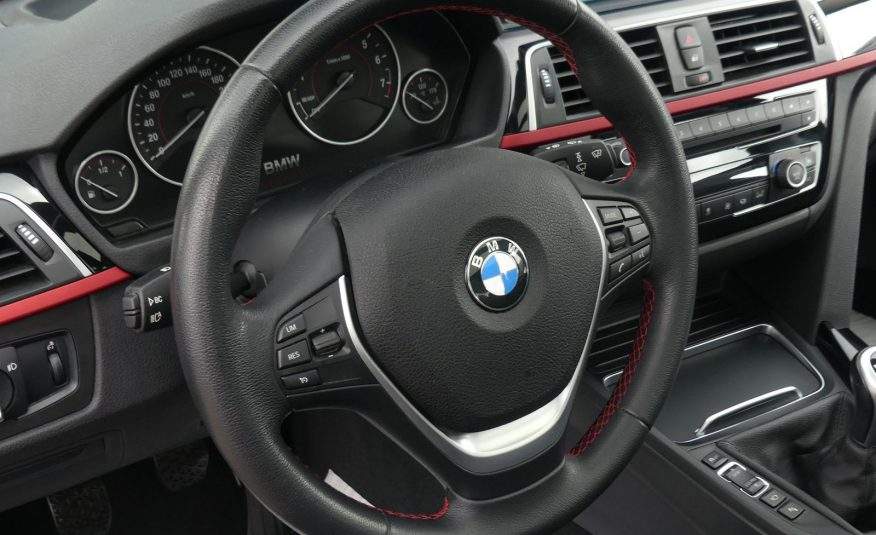 BMW 318i Touring Sport Line Panorama Nav Hud CarPlay