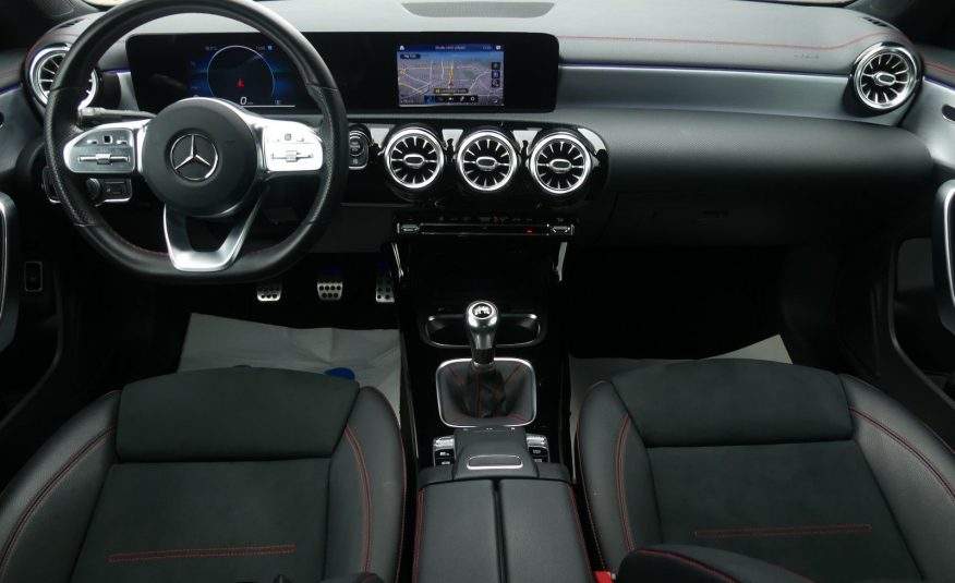 MERCEDES-BENZ CLA 180 AMG-Line LED Leder Kamera Navi