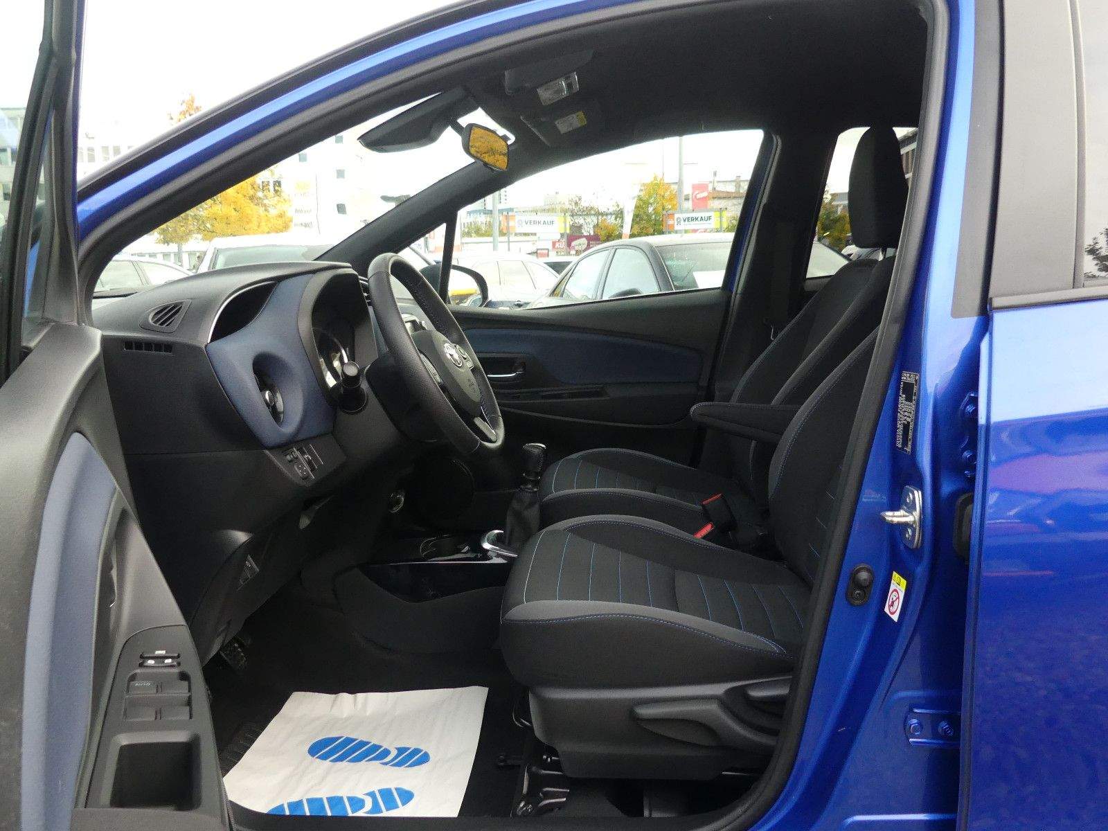 TOYOTA Yaris Style Selection Kamera Sitzheizung DAB