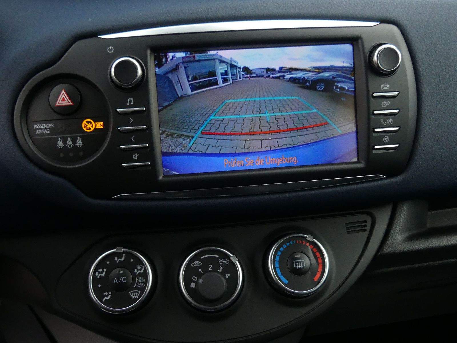 TOYOTA Yaris Style Selection Kamera Sitzheizung DAB