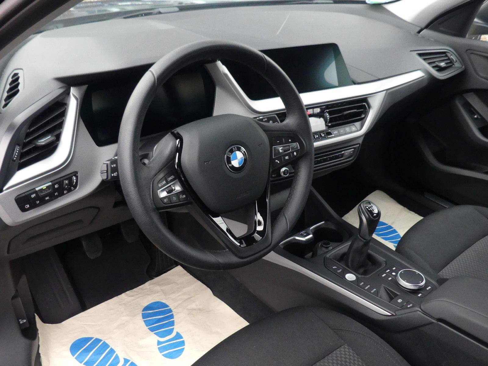 BMW 118i Advantage LED PDC AHK Navi CarPlay Android