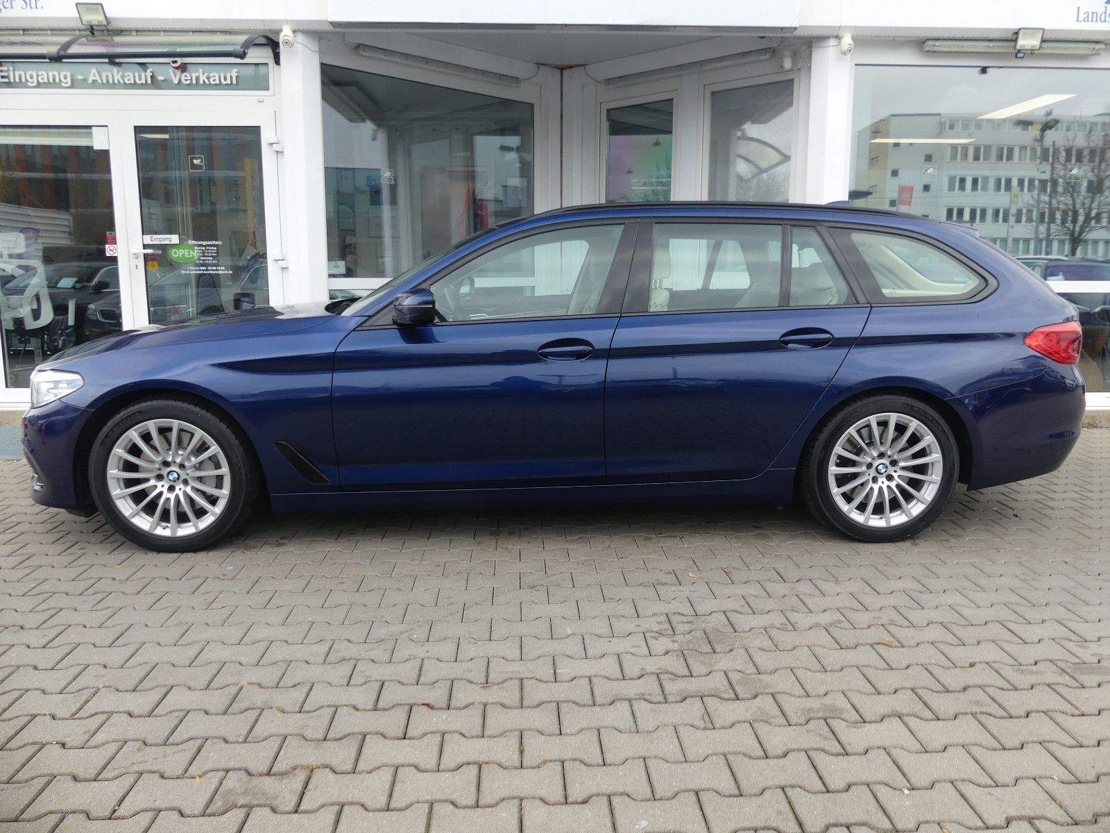 BMW 530d Touring Sport Line AHK Leder Navi-Profi Cam