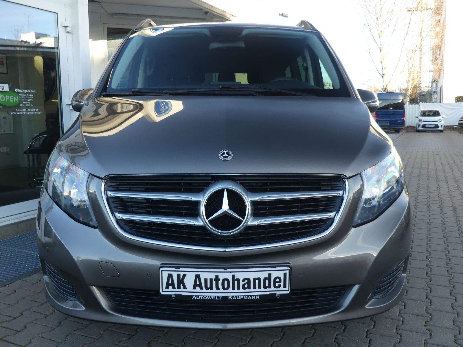MERCEDES-BENZ V220D RISE Lang 7-sitzer AHK Klima