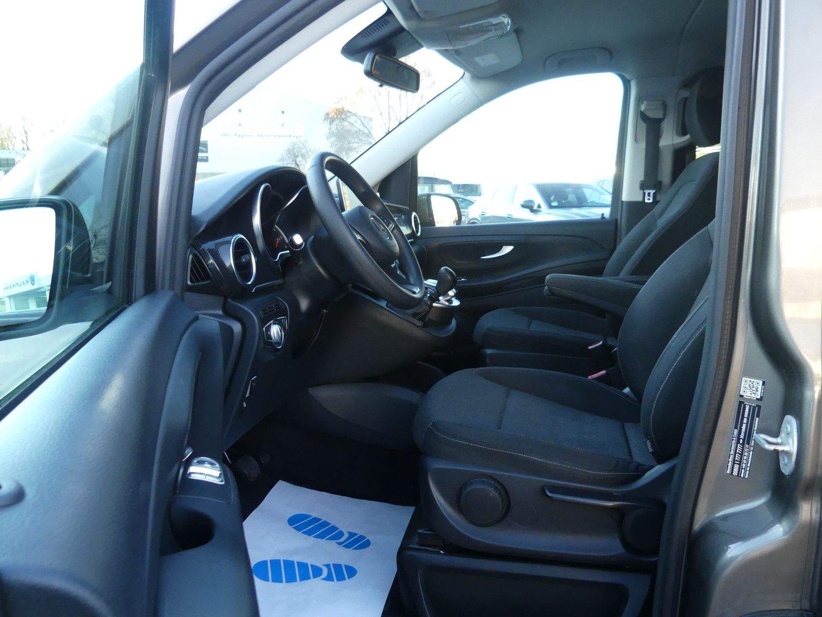 MERCEDES-BENZ V220D RISE Lang 7-sitzer AHK Klima