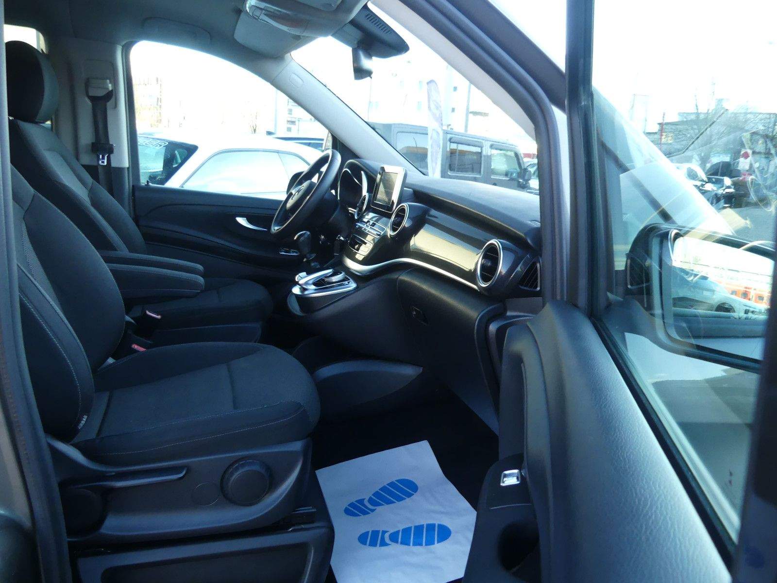 MERCEDES-BENZ V220D RISE Lang 7-sitzer AHK Klima