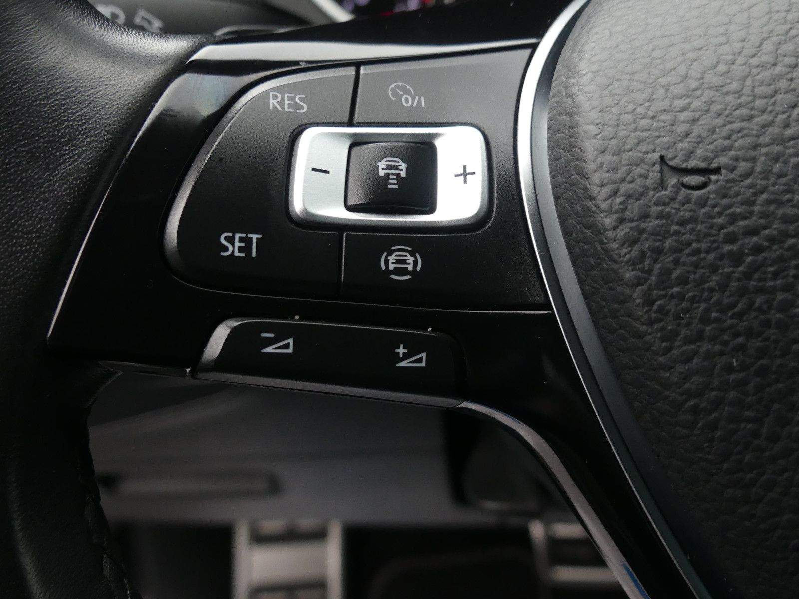 VW Tiguan Join DSG ACC PDC Navi Spurhalte.