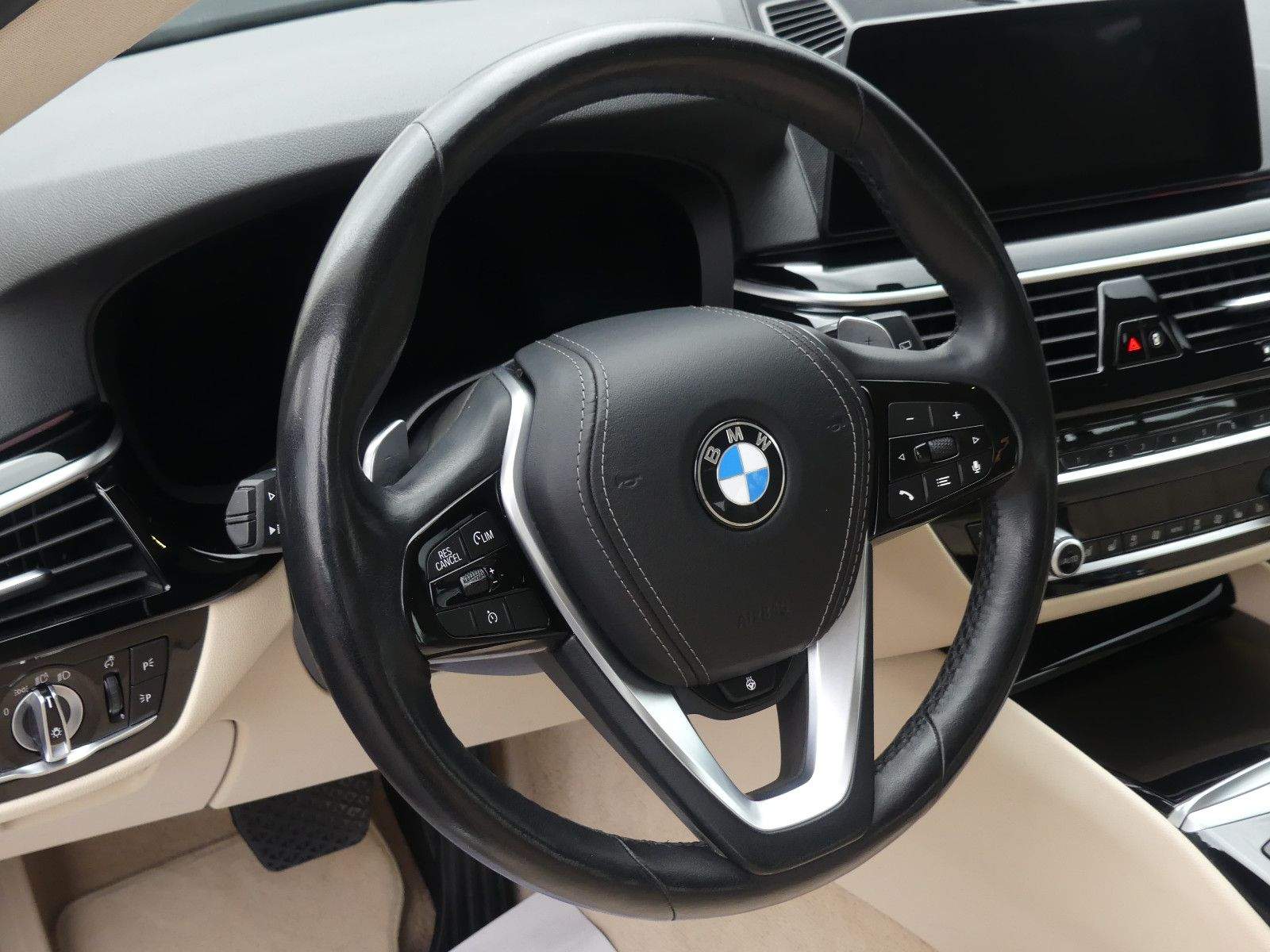 BMW 530d Touring Sport Line AHK Leder Navi-Profi Cam