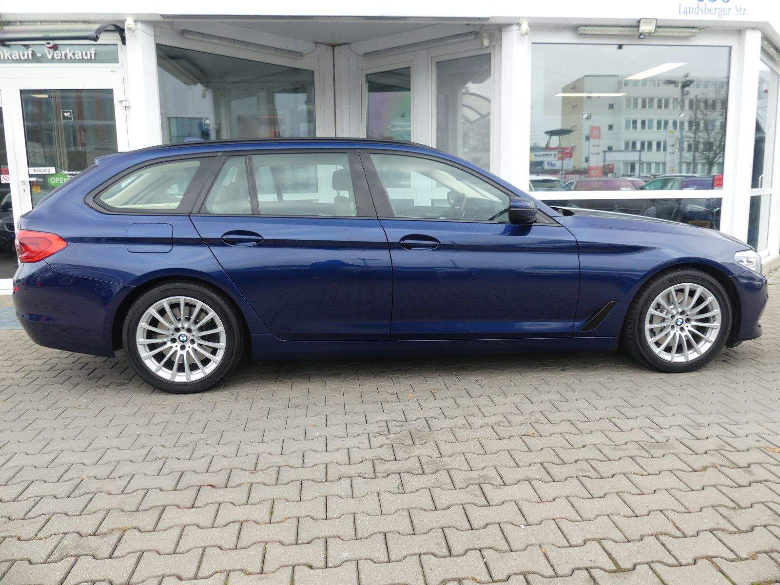 BMW 530d Touring Sport Line AHK Leder Navi-Profi Cam