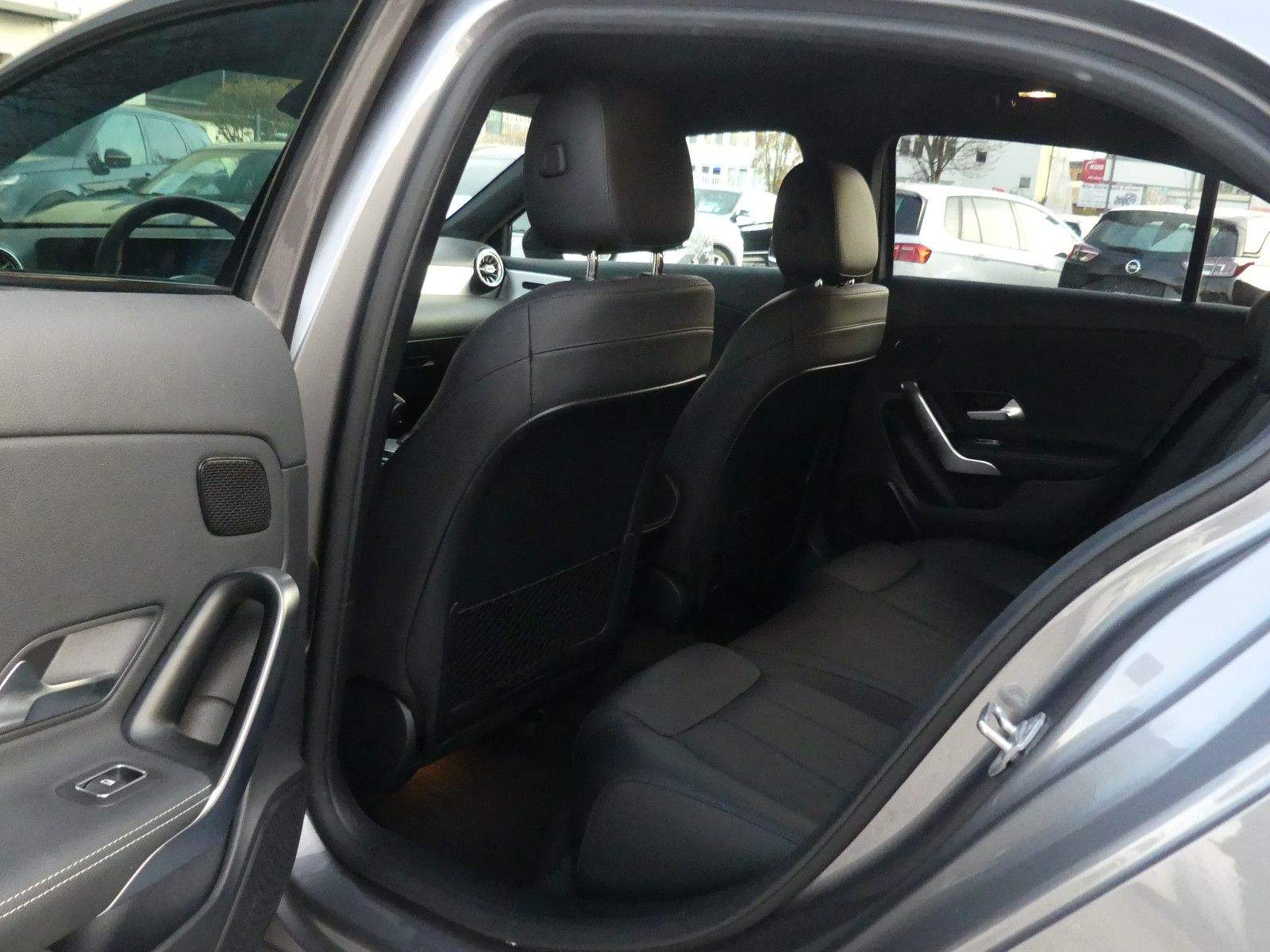 MERCEDES-BENZ A250 4Matic Progressive Leder Virtual Cockpit