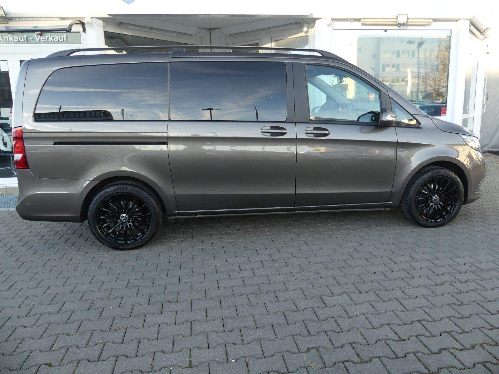 MERCEDES-BENZ V220D RISE Lang 7-sitzer AHK Klima