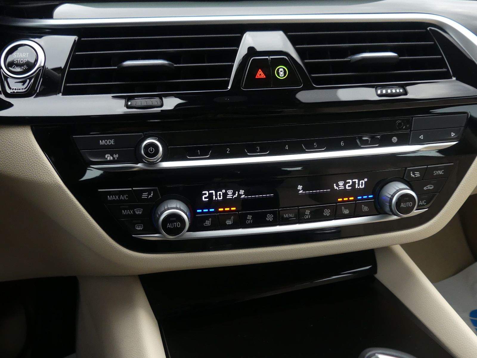 BMW 530d Touring Sport Line AHK Leder Navi-Profi Cam