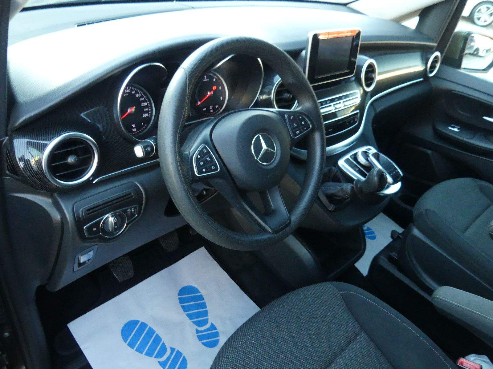 MERCEDES-BENZ V220D RISE Lang 7-sitzer AHK Klima