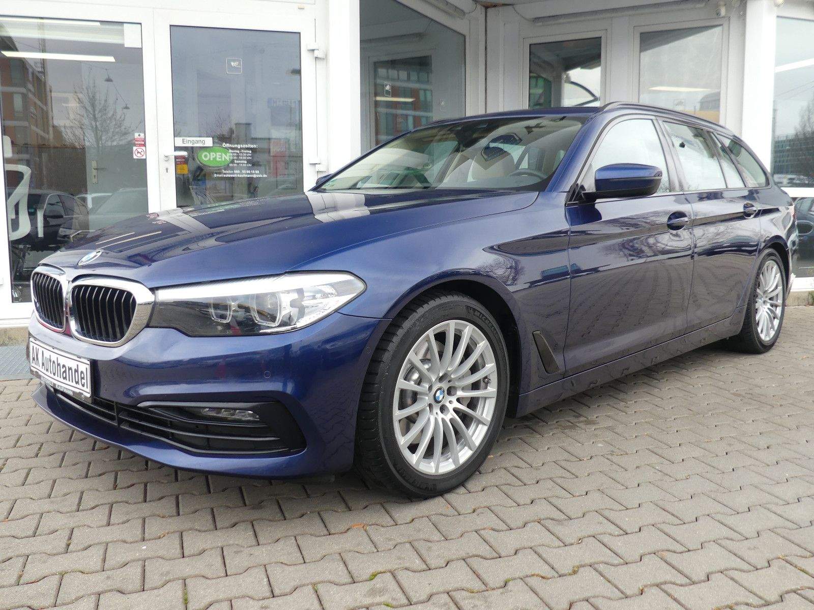 BMW 530d Touring Sport Line AHK Leder Navi-Profi Cam