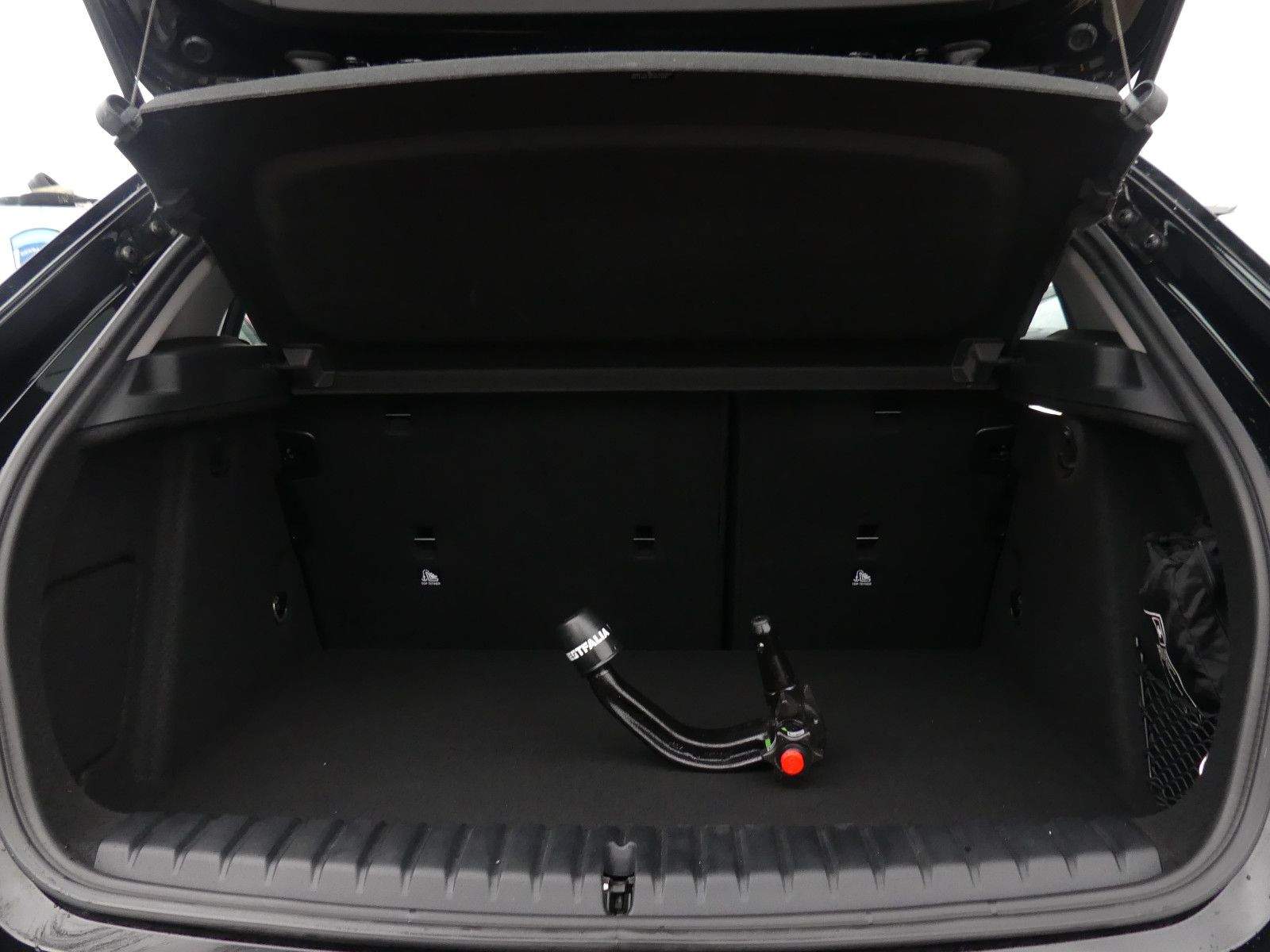 BMW 118i Advantage LED PDC AHK Navi CarPlay Android