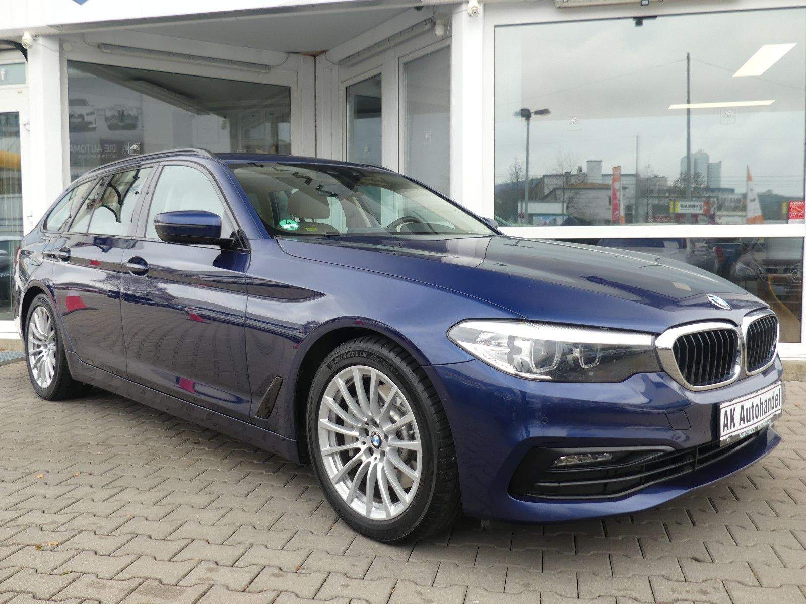 BMW 530d Touring Sport Line AHK Leder Navi-Profi Cam