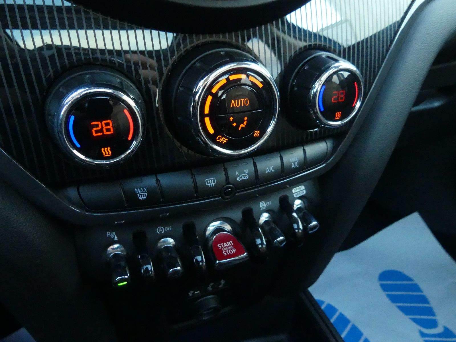 MINI Countryman Cooper All4 Leder Autom Pano PDC Navi