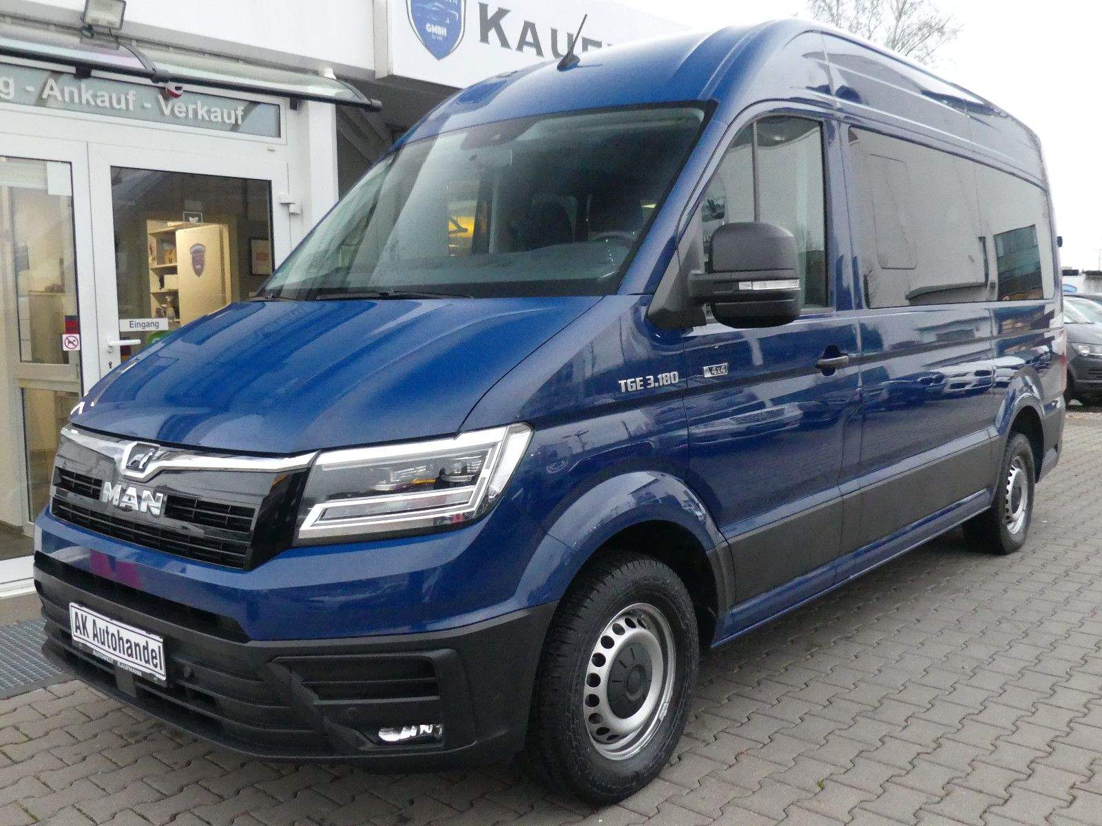 MAN TGE 3.180 4X4 SB 9-Sitzer Aut, AHK LED Kamera