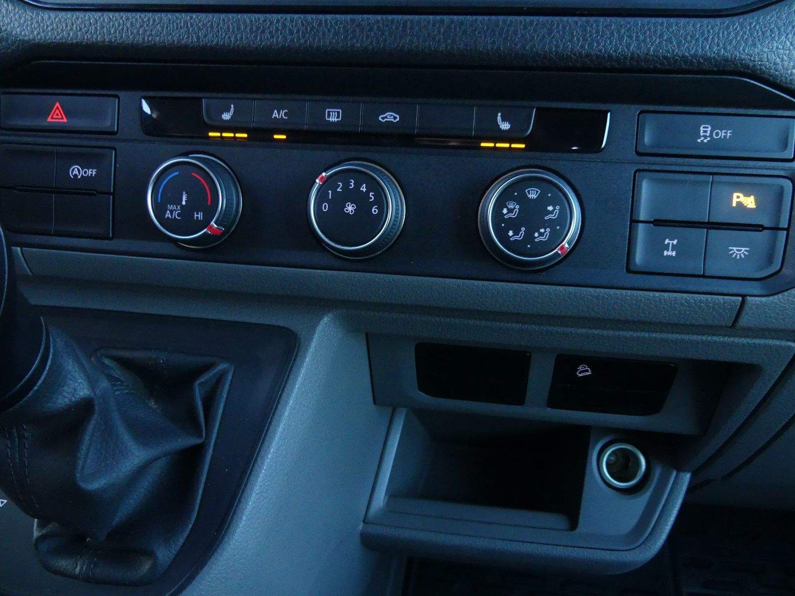 MAN TGE 3.180 4X4 SB 9-Sitzer Aut, AHK LED Kamera