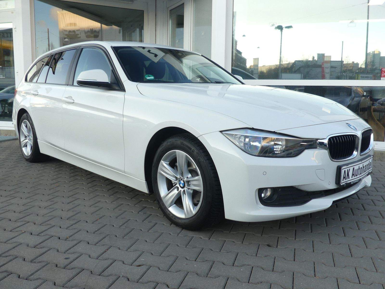 BMW 316i Touring Aut. PDC Sitzheizung Klima 2-Zonen
