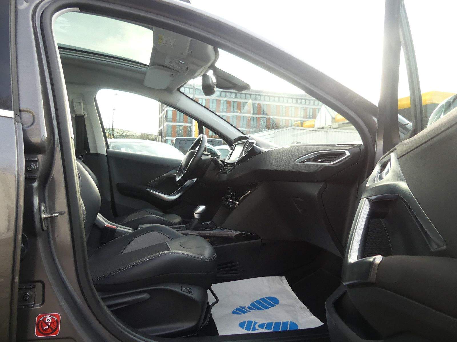 PEUGEOT 2008 Allure PDC Navi Tempomat JBL DAB