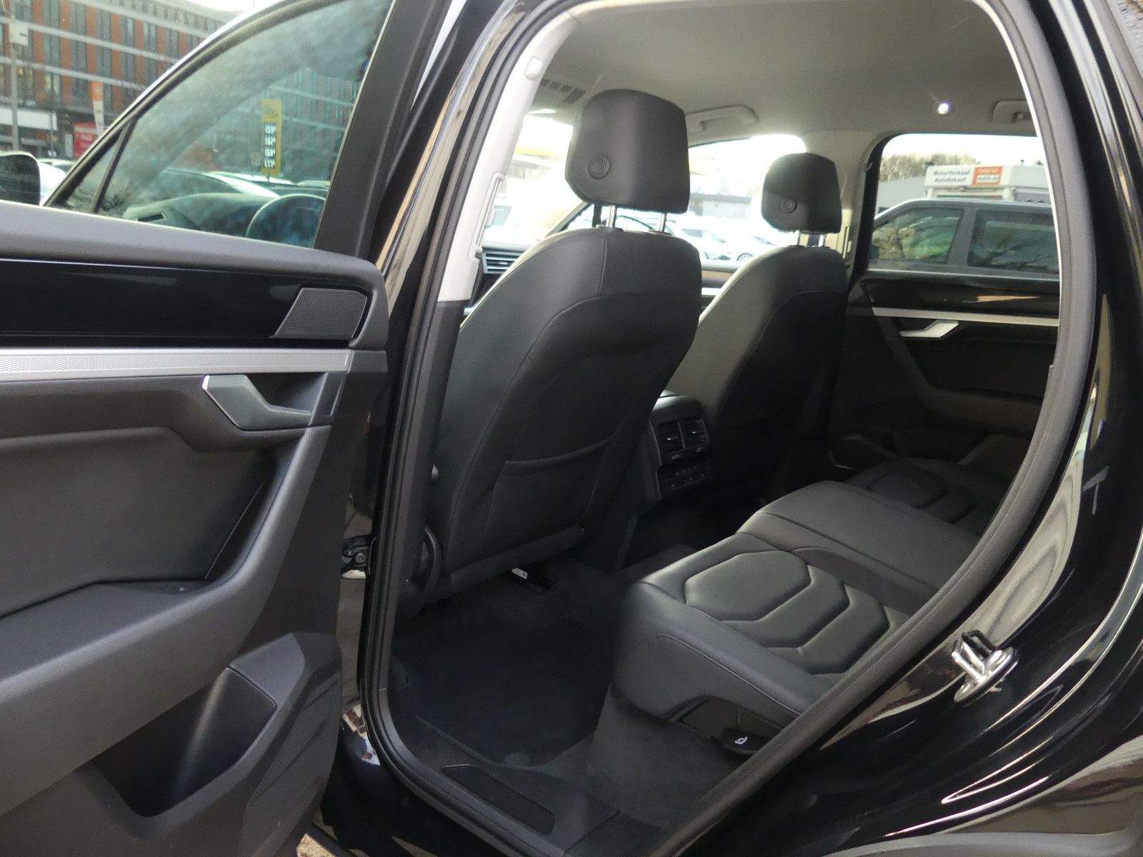 VW Touareg 4Motion Navi-Pro LED AHK ACC Leder