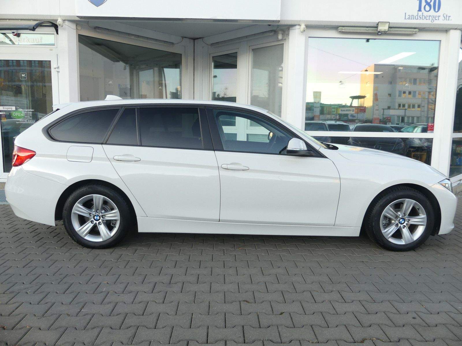 BMW 316i Touring Aut. PDC Sitzheizung Klima 2-Zonen