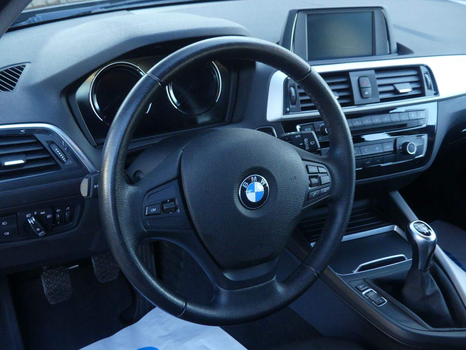 BMW 118i Limousine 5-trg PDC AHK Klima